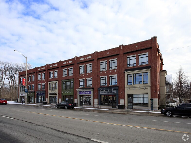 165 Lakeshore Rd E, Mississauga, ON à louer - Photo principale – Image 1 sur 20