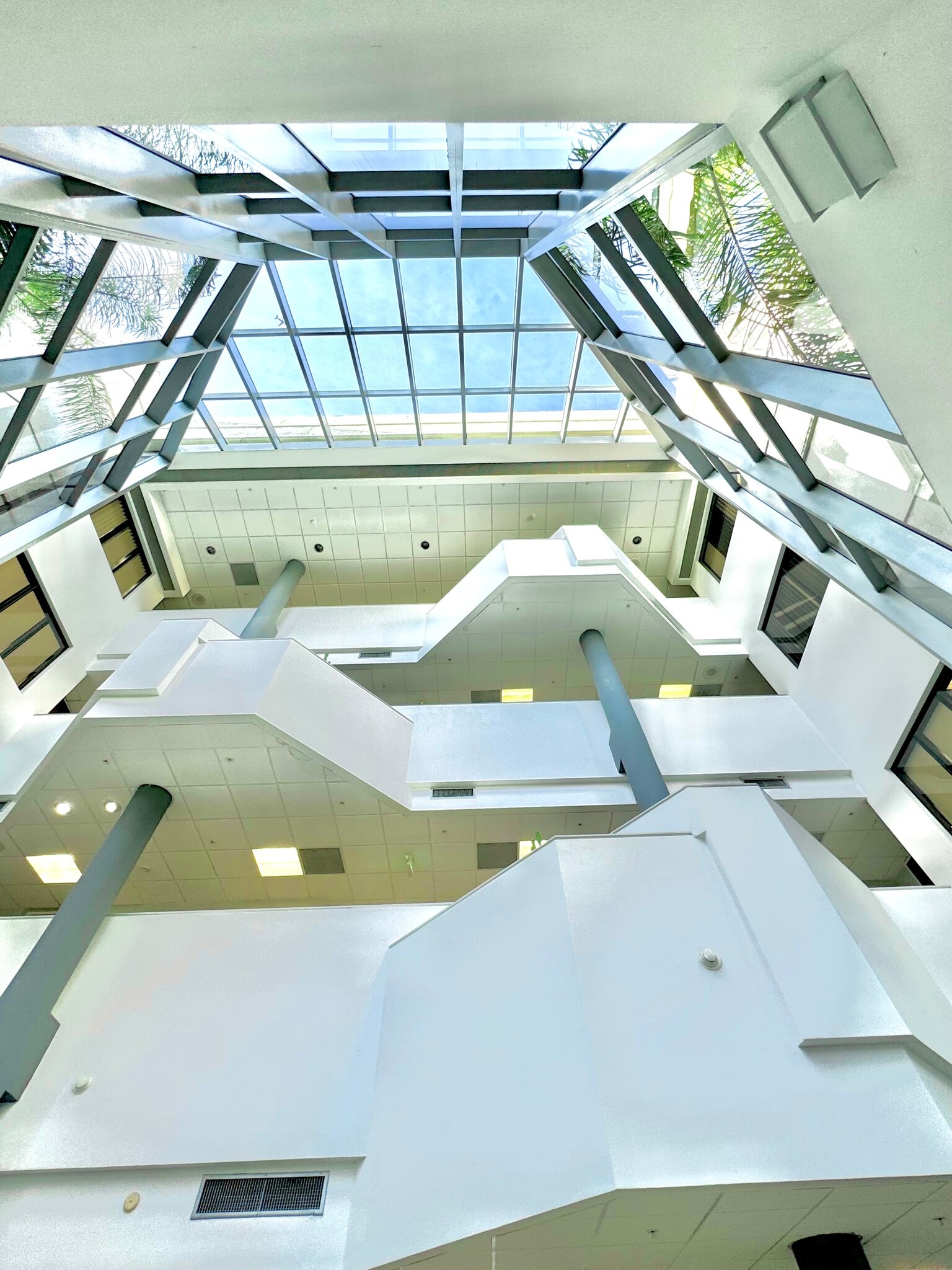 9050 Pines Blvd, Pembroke Pines, FL à louer Photo principale– Image 1 sur 39