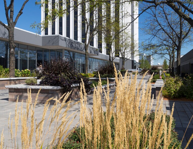 1211 W 22nd St, Oak Brook, IL à louer - Photo de l’immeuble – Image 2 sur 24