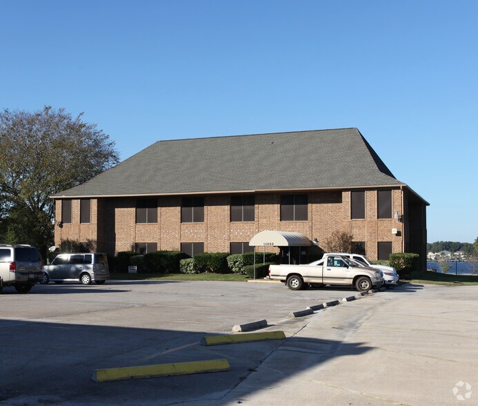 14884 & 14888 Hwy 105 - Lake Conroe portefeuille de 2 biens à vendre sur LoopNet.fr - Photo principale – Image 2 sur 2