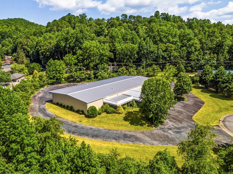 235 Commerce St, Brevard, NC à vendre - Photo de l’immeuble – Image 3 sur 15