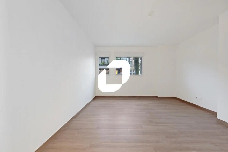 Bureau dans Saint-Maur-des-Fossés à vendre - Photo de l’immeuble – Image 3 sur 6