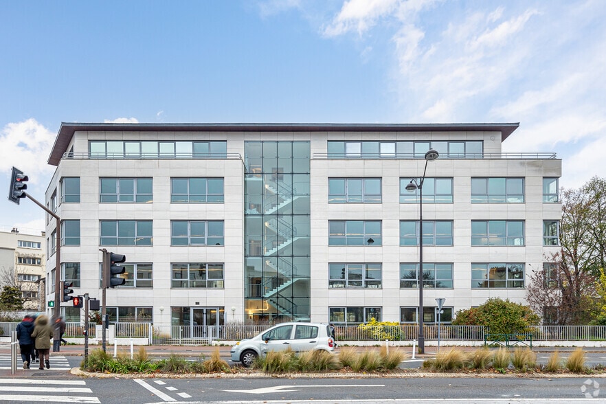 Bureau dans Rueil-Malmaison à louer - Photo principale – Image 1 sur 2