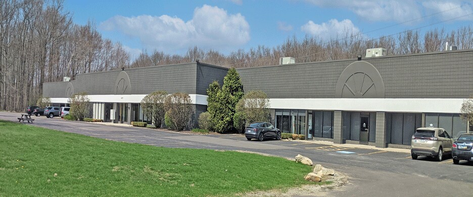 9177 Dutton Dr, Twinsburg, OH à louer - Photo de l’immeuble – Image 1 sur 12