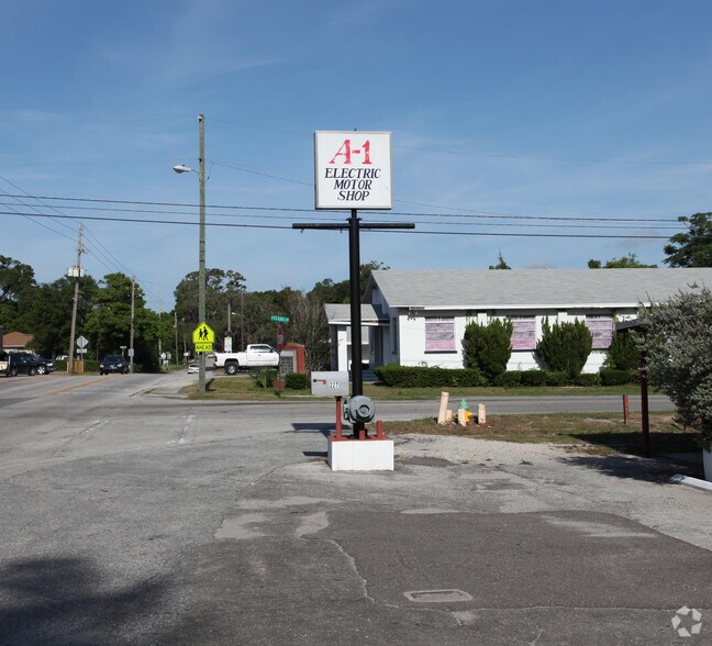 227 W Beresford Ave, Deland, FL à louer - Photo de l’immeuble – Image 3 sur 4