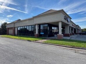 8311-8351 W 135th St, Overland Park, KS à louer Photo intérieure– Image 2 sur 6