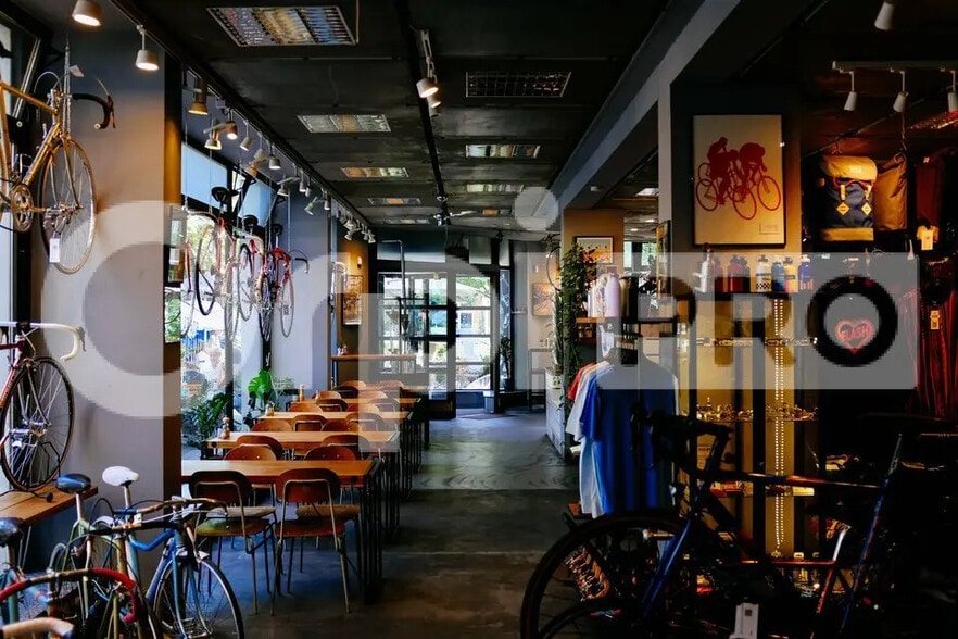 Local commercial dans Lunel à louer - Photo de l’immeuble – Image 3 sur 4