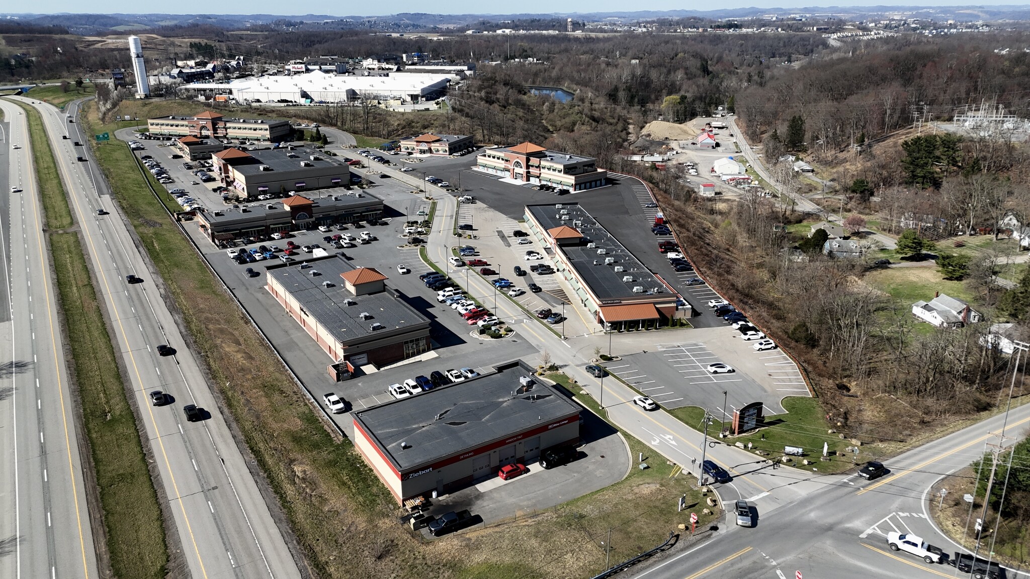 200 Fort Pierpont Dr, Morgantown, WV à louer Photo de l’immeuble– Image 1 sur 94