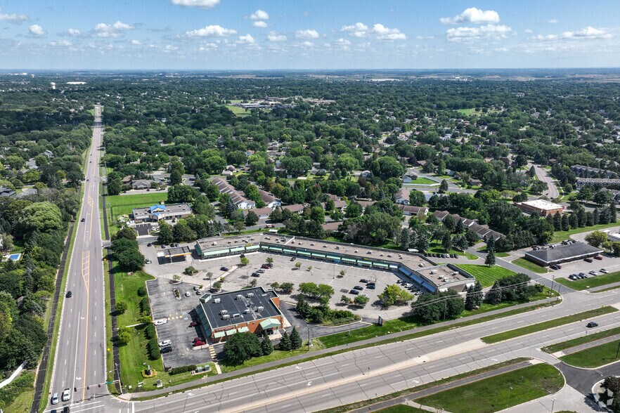 14050 Pilot Knob Rd, Apple Valley, MN à louer - Photo de l’immeuble – Image 3 sur 4
