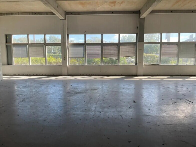 Local d’activités dans Colombes à louer - Photo intérieure – Image 3 sur 18