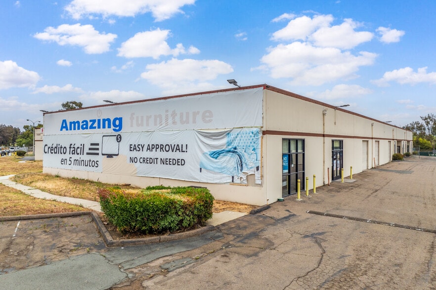320-330 W. Calle Primera - Local industriel/logistique