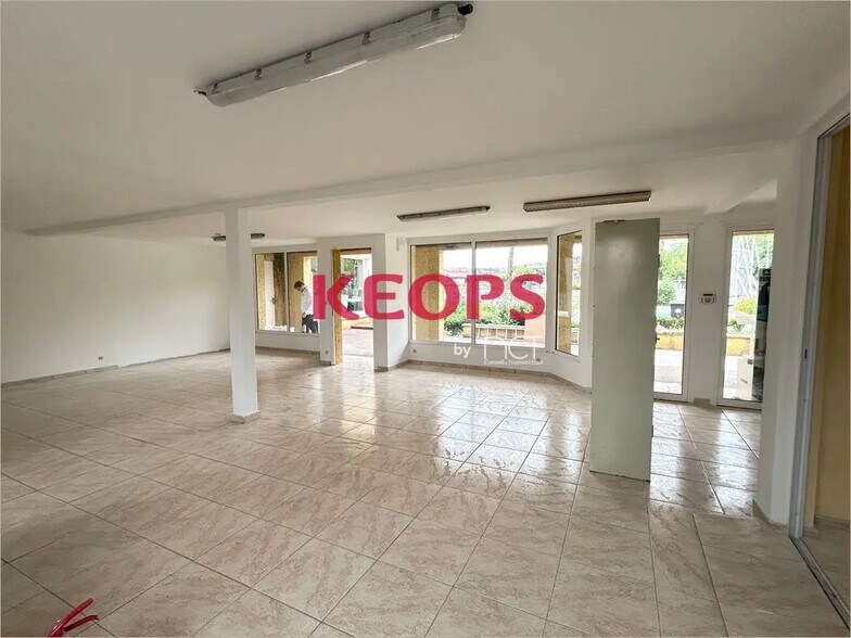 Local commercial dans Rouffiac-Tolosan à vendre - Photo de l’immeuble – Image 3 sur 8