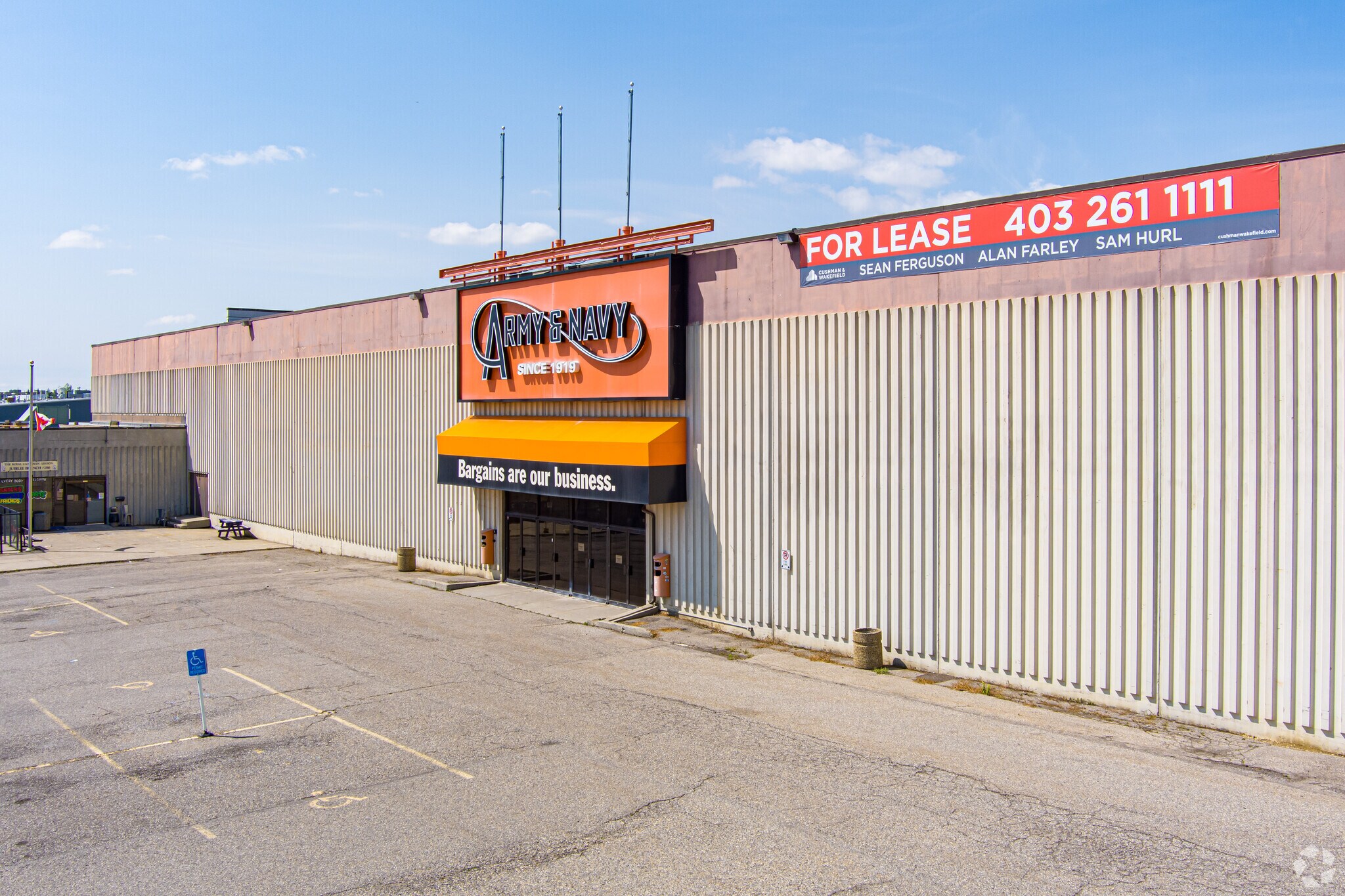 1107 33 St NE, Calgary, AB à vendre Photo principale– Image 1 sur 5