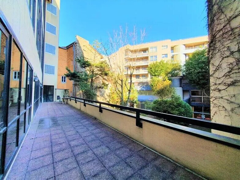 Bureau dans Issy-les-Moulineaux à louer - Photo de l’immeuble – Image 1 sur 8