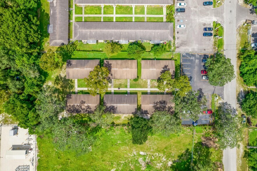 1511 E 140th Ave, Tampa, FL à vendre - Photo de l’immeuble – Image 3 sur 8