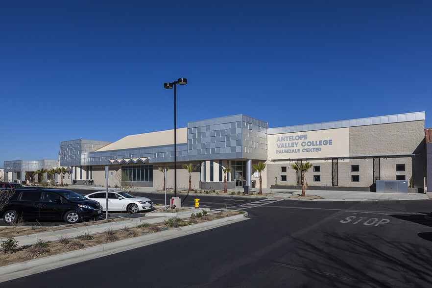 2111-2361 E Palmdale Blvd, Palmdale, CA à louer - Photo de l’immeuble – Image 1 sur 9