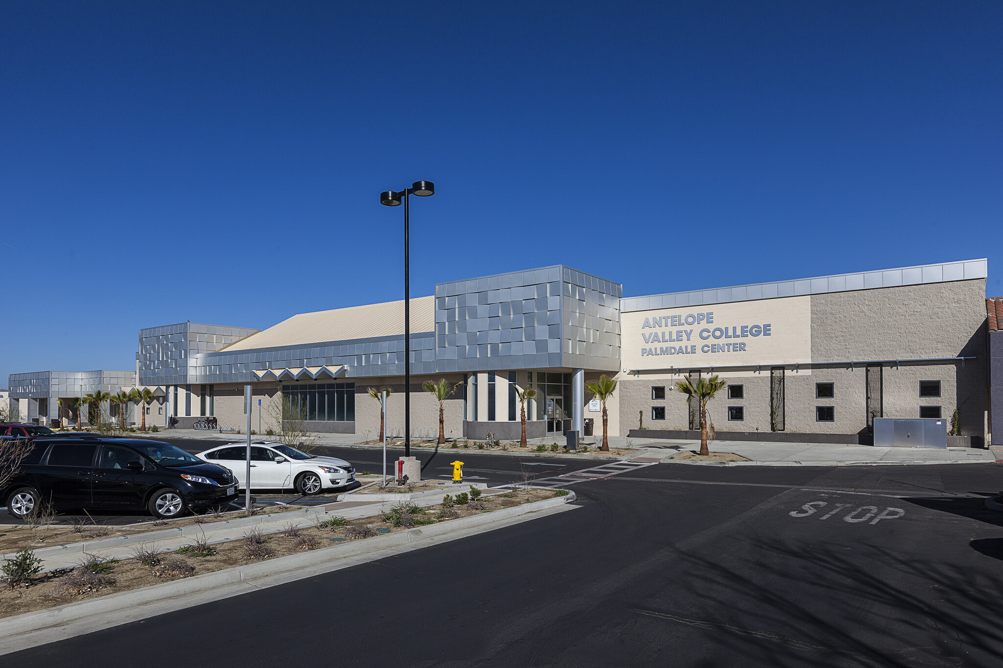 2111-2361 E Palmdale Blvd, Palmdale, CA à louer Photo de l’immeuble– Image 1 sur 10