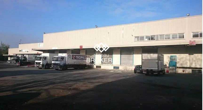 Industriel/Logistique dans Garges-lès-Gonesse à louer - Photo de l’immeuble – Image 1 sur 3