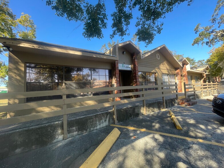 536 E Tarpon Ave, Tarpon Springs, FL à vendre - Photo de l’immeuble – Image 1 sur 12