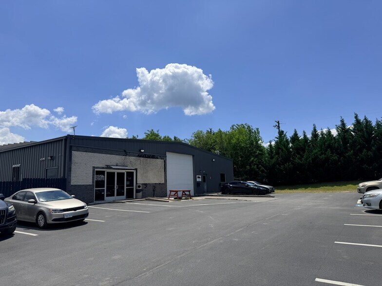 186 Wincrest Dr, Winchester, VA à vendre - Photo de l’immeuble – Image 3 sur 18