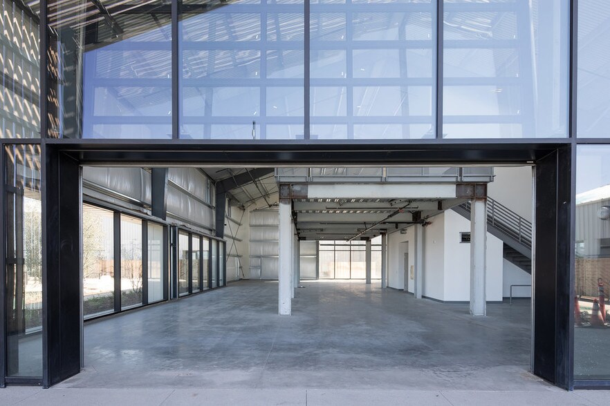 1785 Flight Way, Tustin, CA à louer - Photo intérieure – Image 2 sur 7