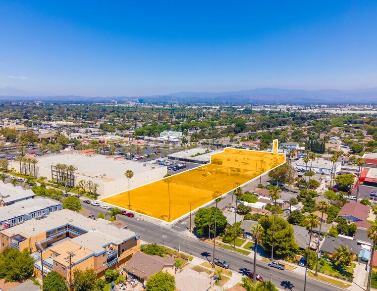 1820 Main st, Santa Ana, CA à vendre - Photo de l’immeuble – Image 2 sur 7