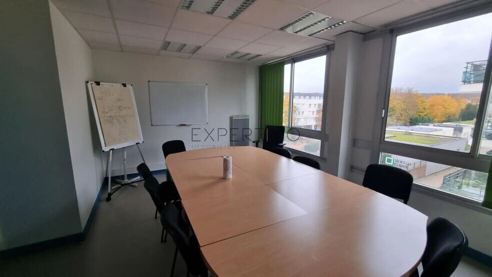 Bureau dans Val-de-Reuil à vendre - Photo de l’immeuble – Image 2 sur 7