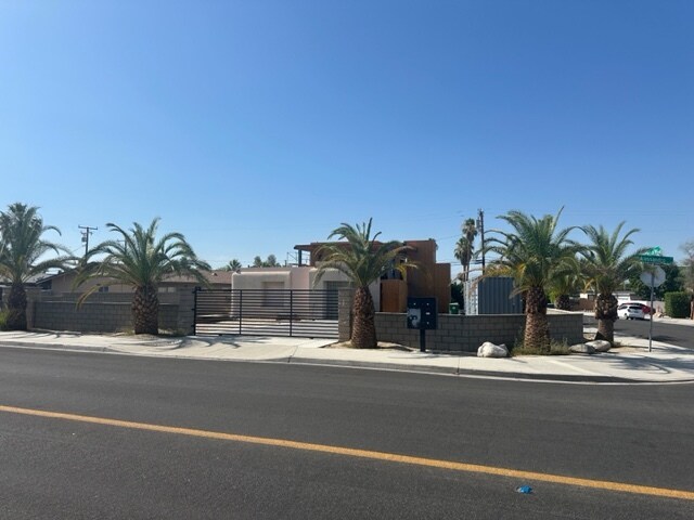 74330 Alessandro Dr, Palm Desert, CA à vendre Photo de l’immeuble– Image 1 sur 7