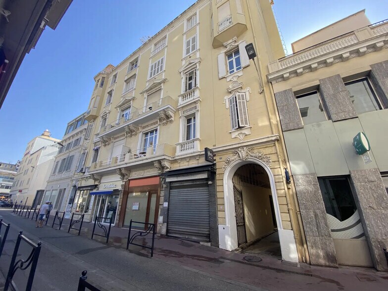14 Rue Buttura, Cannes à louer - Photo de l’immeuble – Image 2 sur 14
