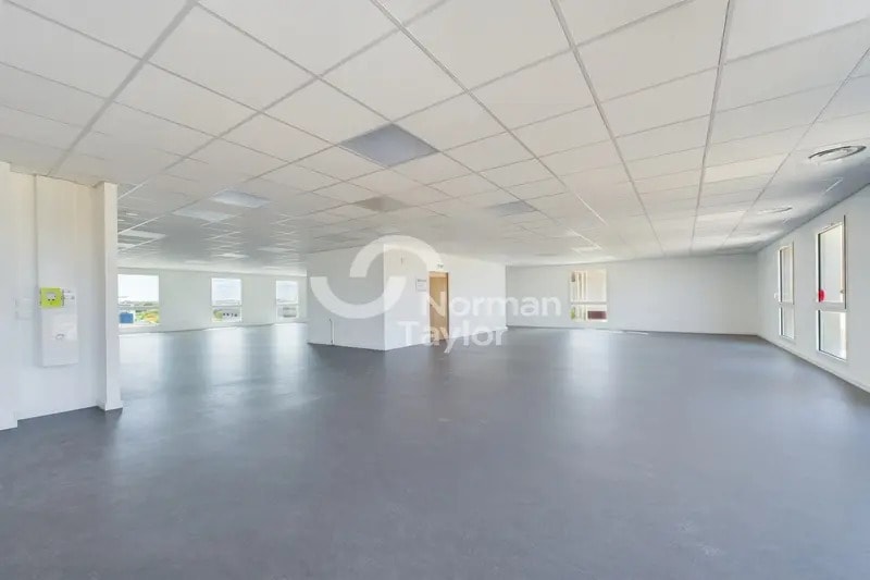 Bureau dans Castelnau-le-Lez à louer - Photo de l’immeuble – Image 1 sur 18