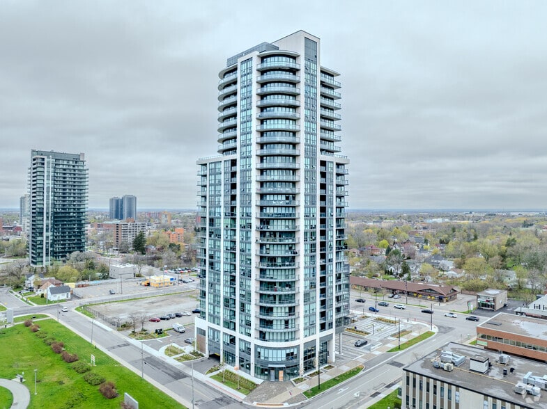 15 Lynch St, Brampton, ON à louer - Photo principale – Image 1 sur 5