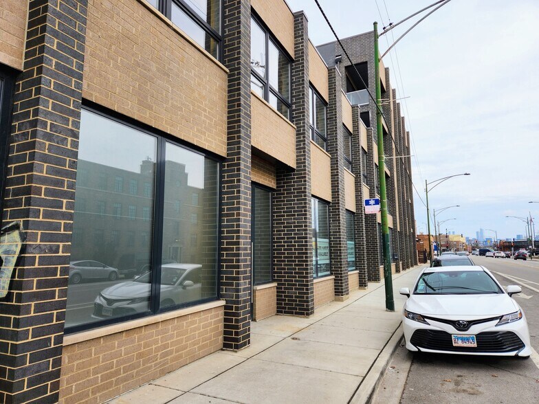 2827-2847 N Clybourn Ave, Chicago, IL à louer - Photo de l’immeuble – Image 2 sur 11