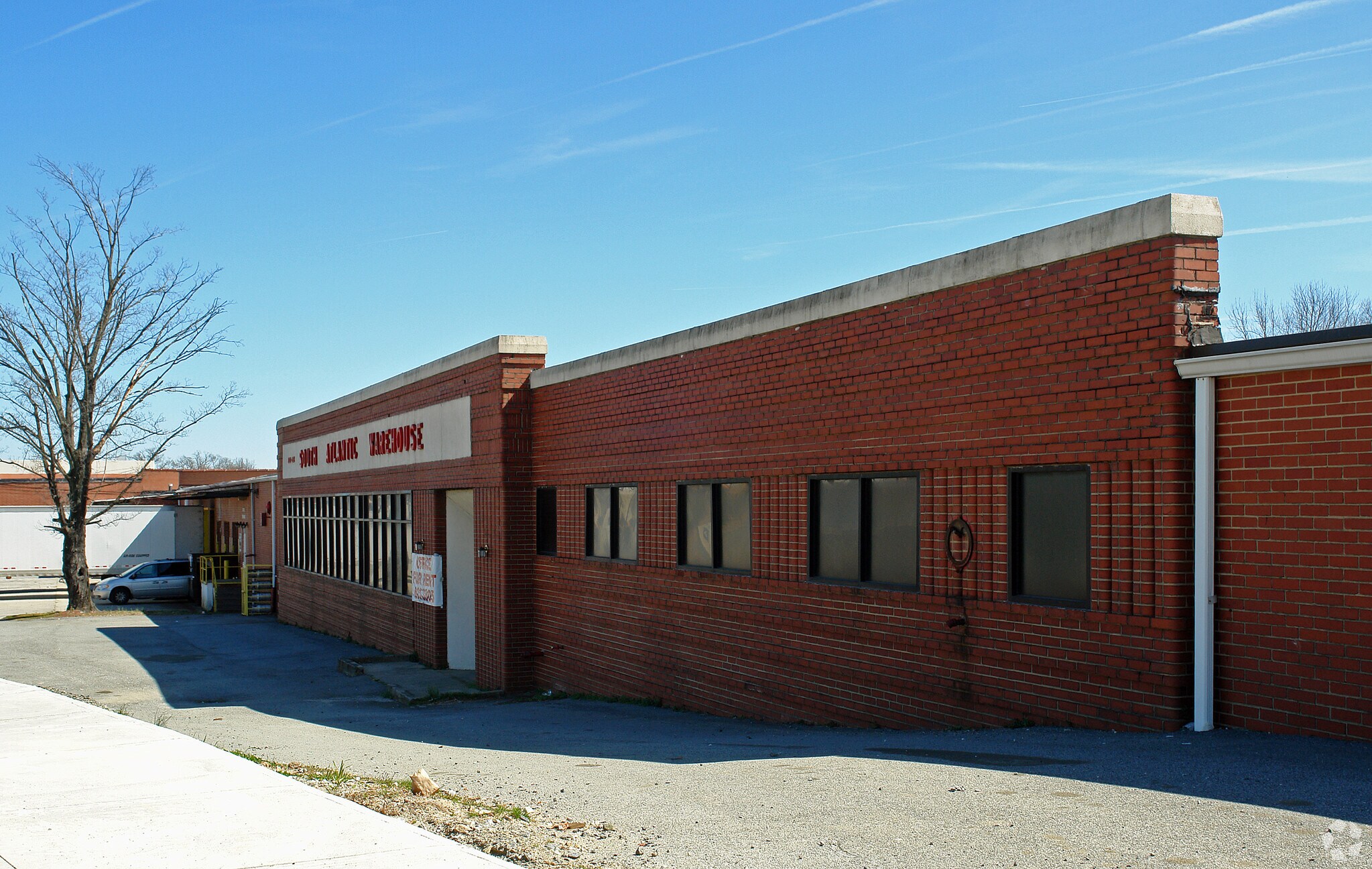 2016-2024 E Market St, Greensboro, NC à louer Photo principale– Image 1 sur 10