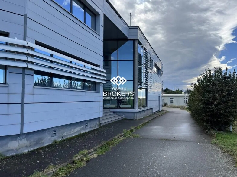 Bureau dans Saint-Clément-les-Places à vendre - Photo de l’immeuble – Image 2 sur 12