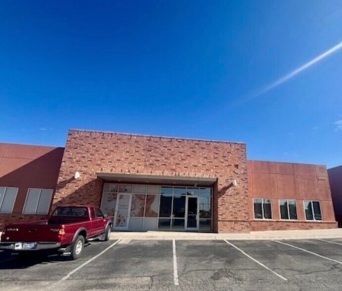 4009 N Mesa St, El Paso, TX à louer - Photo de l’immeuble – Image 2 sur 3