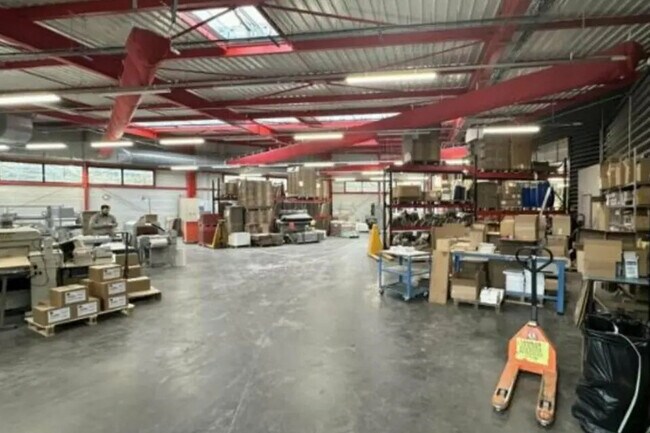 Plus de détails pour Local d’activités à vendre