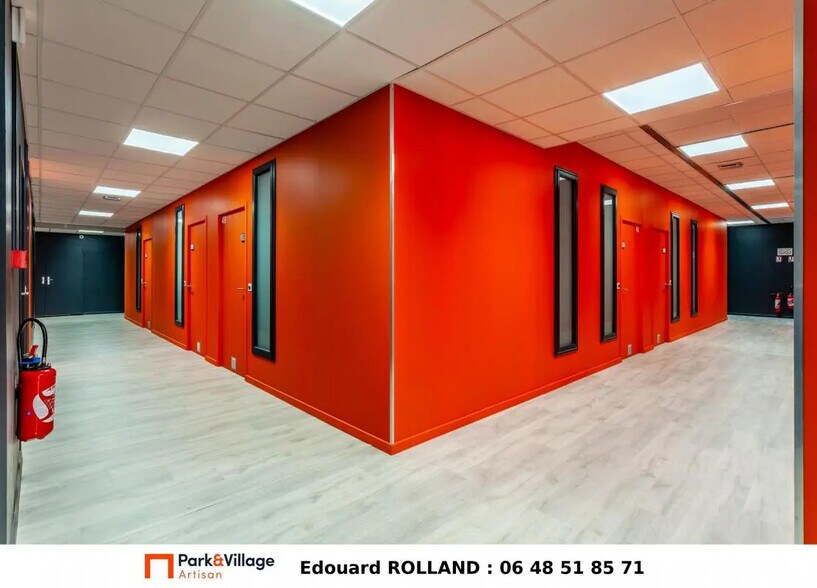 Bureau dans Rillieux-la-Pape à louer - Photo de l’immeuble – Image 2 sur 4