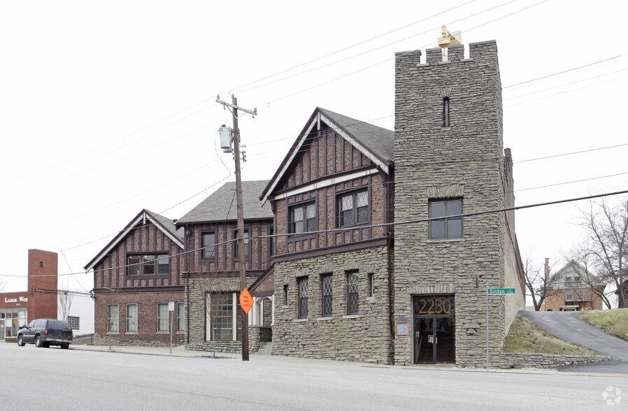 2230 Gilbert Ave, Cincinnati, OH à vendre - Photo principale – Image 1 sur 22