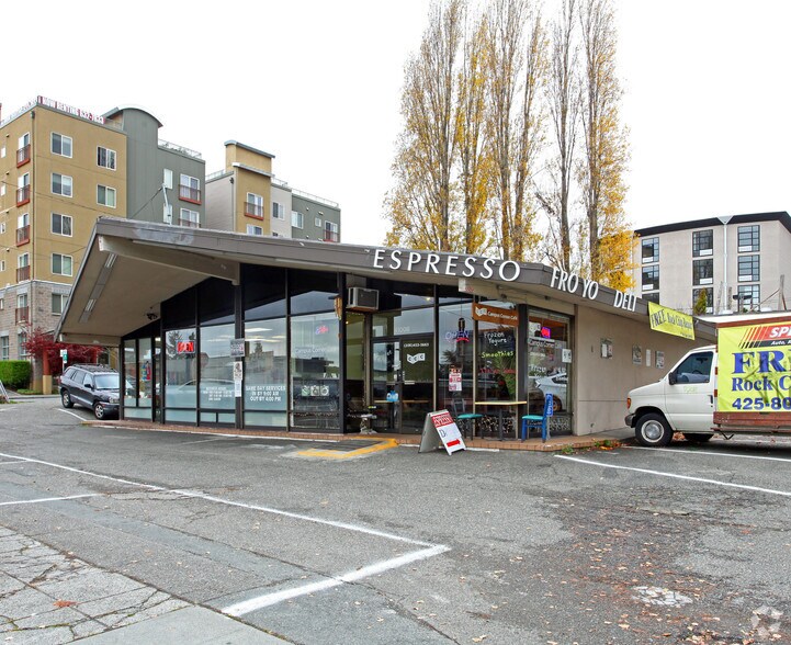4100 Roosevelt Way NE, Seattle, WA à louer - Photo principale – Image 1 sur 2