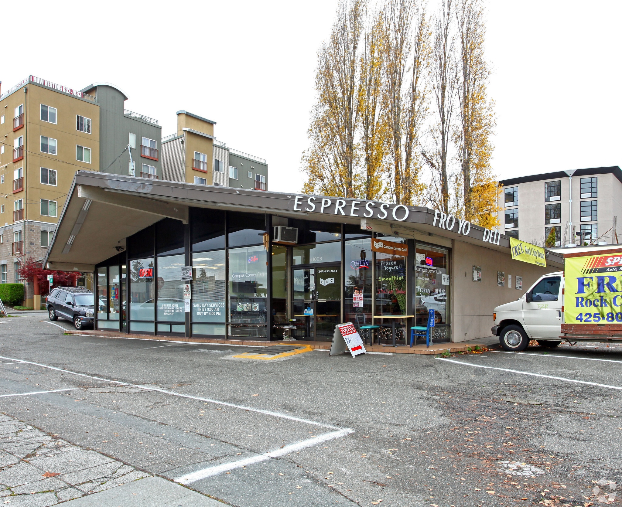 4100 Roosevelt Way NE, Seattle, WA à louer Photo principale– Image 1 sur 3