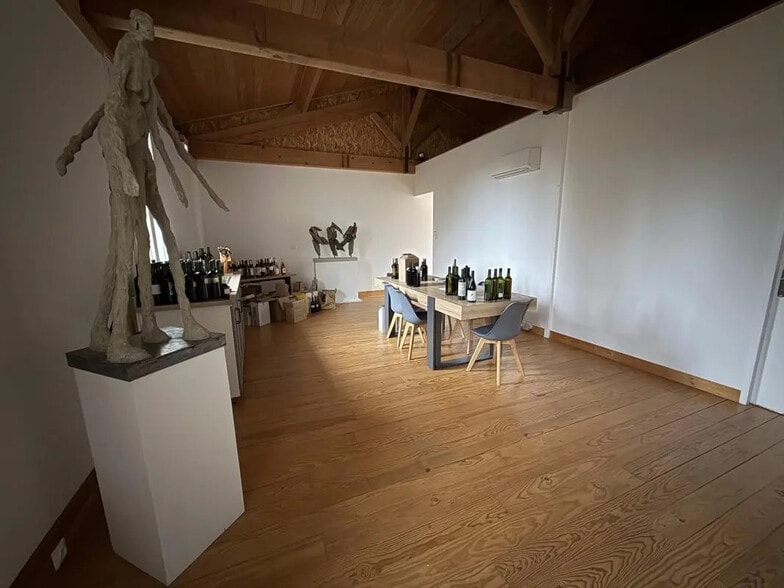 Local commercial dans Le Tourne à louer - Photo de l’immeuble – Image 3 sur 5