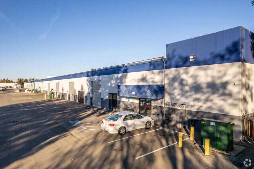 1045 W National Dr, Sacramento, CA à louer - Photo principale – Image 2 sur 15