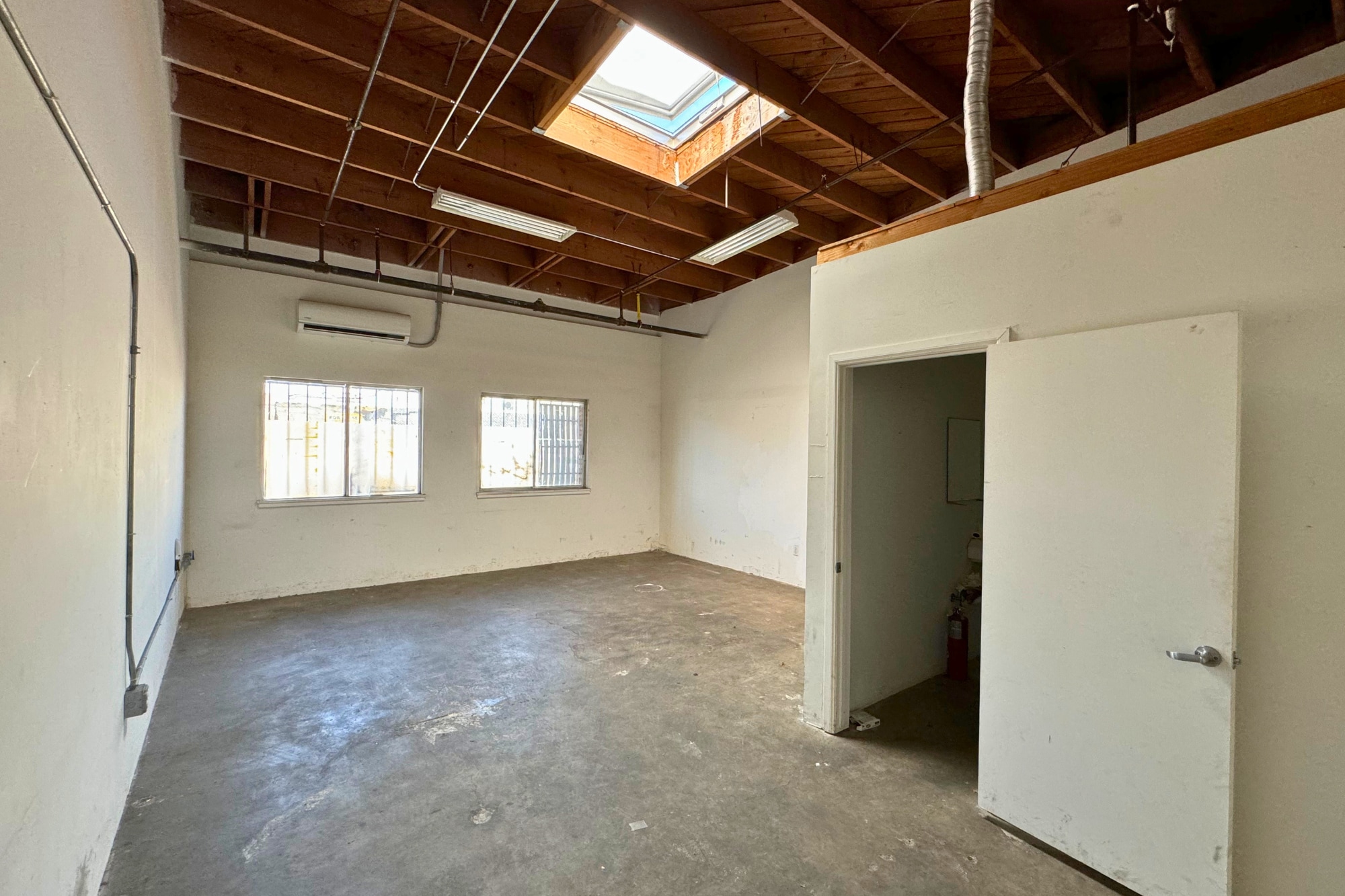 3221 S Hill St, Los Angeles, CA à louer Photo intérieure– Image 1 sur 3