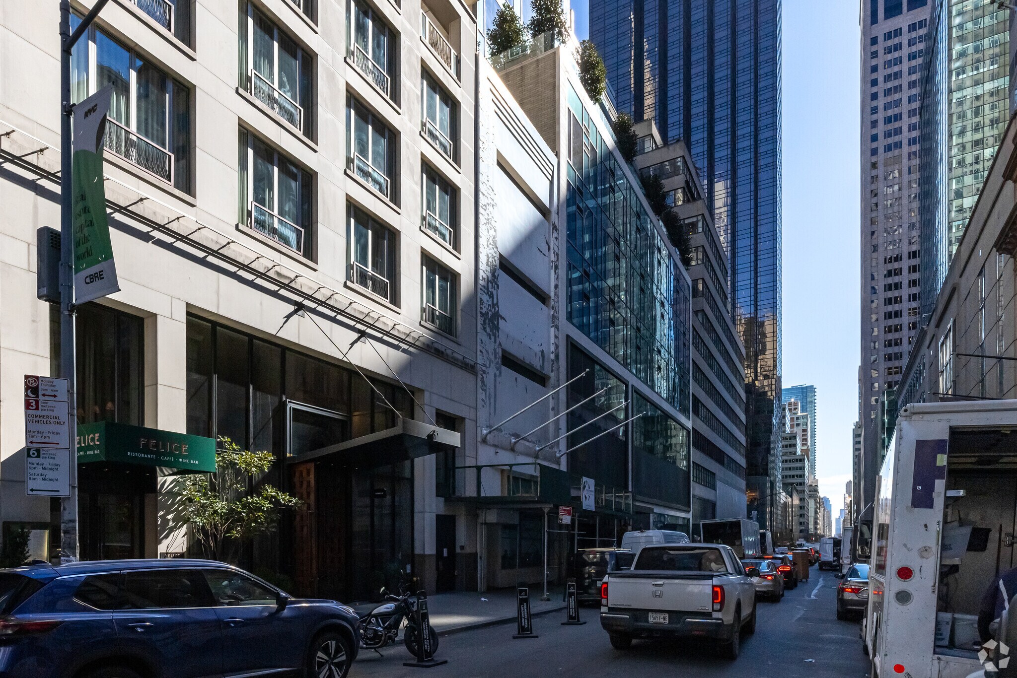 11 W 56th St, New York, NY à louer Photo principale– Image 1 sur 12