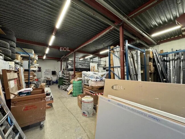 Plus de détails pour Local d'activités à louer