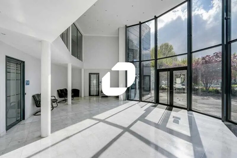 Bureau dans Grigny à vendre - Photo de l’immeuble – Image 2 sur 13