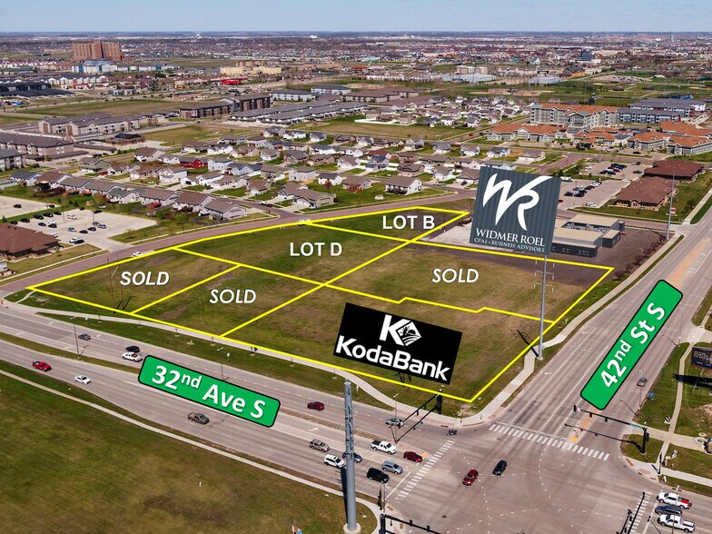 4220 31st Ave S, Fargo, ND à vendre - Photo principale – Image 1 sur 1