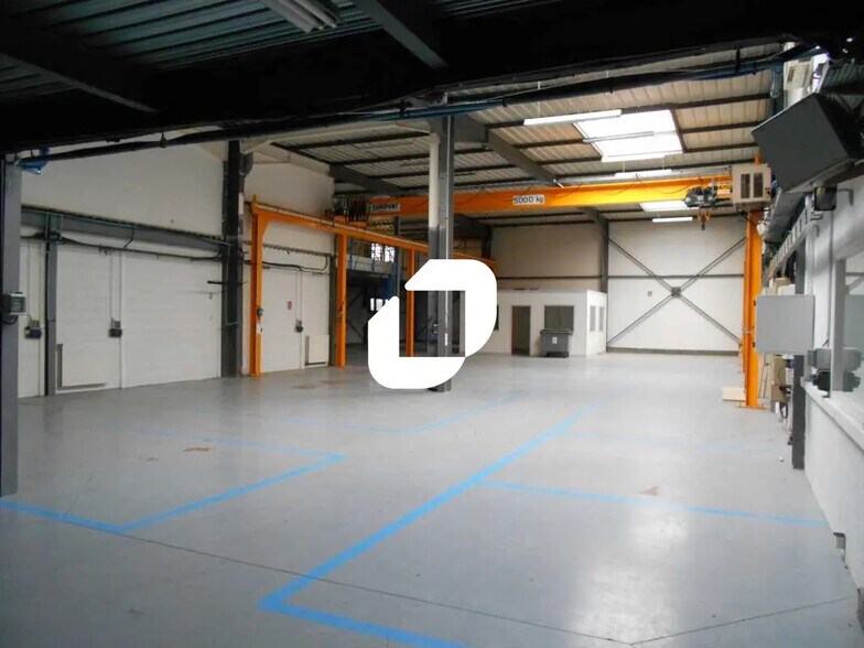 Local d’activités dans Voisins-le-Bretonneux à louer - Photo intérieure – Image 3 sur 10