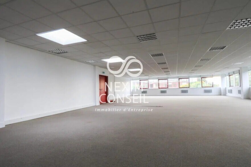 Bureau dans Gennevilliers à louer - Photo de l’immeuble – Image 1 sur 2