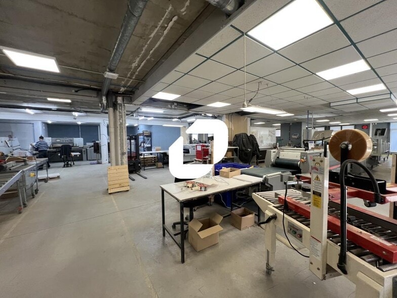 Local d’activités dans Tourcoing à louer - Photo de l’immeuble – Image 3 sur 11